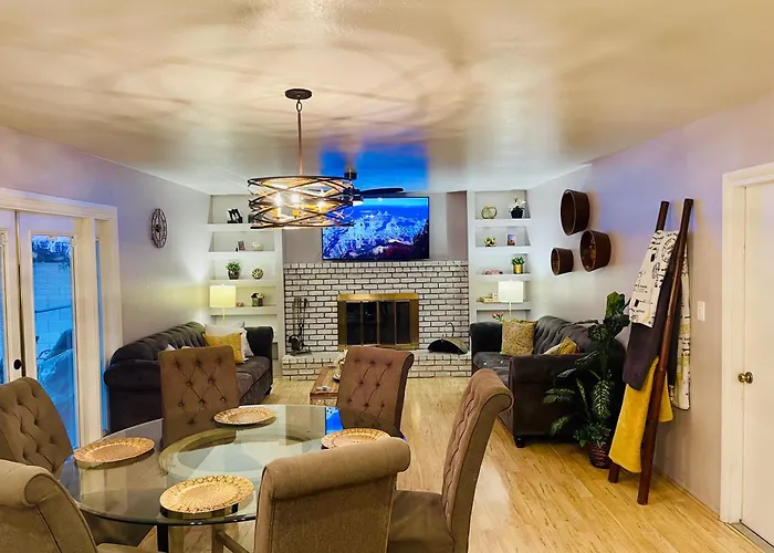 Escape With Heated Pool, Billiards & Firepit Fun Holiday home