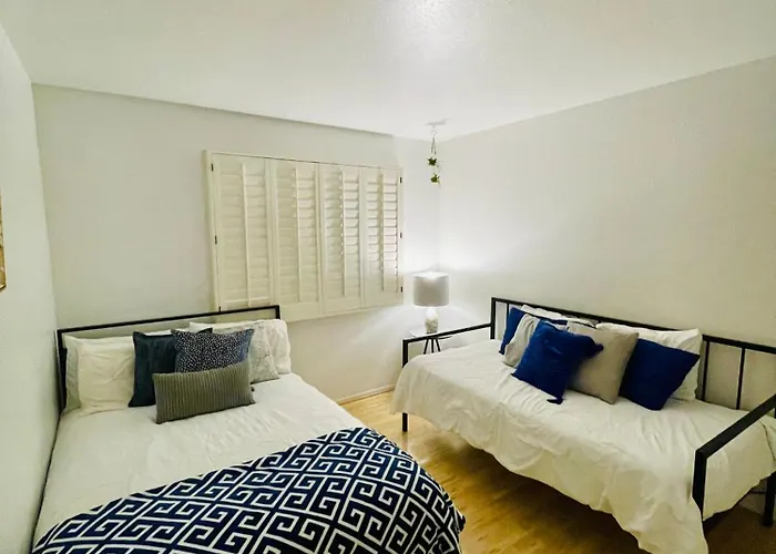 Escape With Heated Pool, Billiards & Firepit Fun Holiday home Tempe