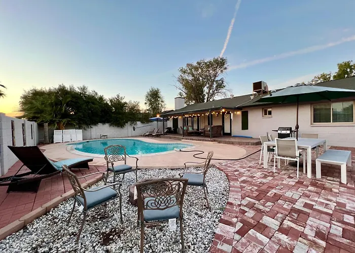 Escape With Heated Pool, Billiards & Firepit Fun Holiday home Tempe